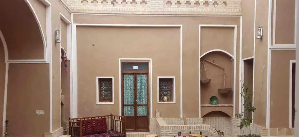 اقامتگاه بوم گردی خشت و ماه در اردکان