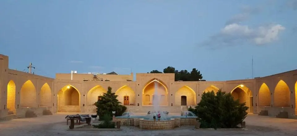 کاروانسرای شاه عباسی ابروز در ابوزید آباد