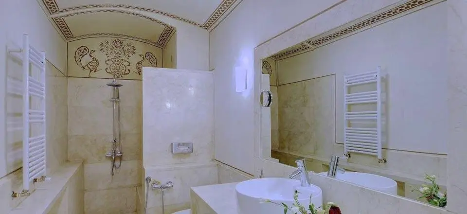 هتل سنتی خانه منوچهری کاشان