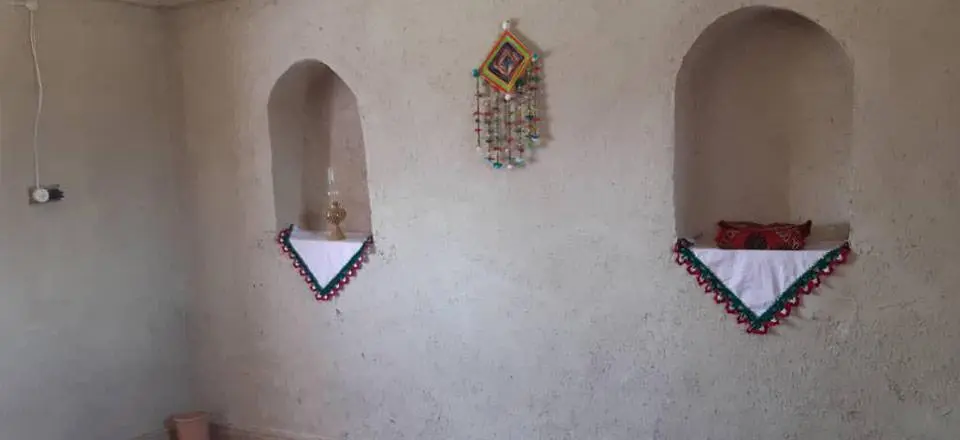 اقامتگاه بوم گردی ننو عذرا بردسیر
