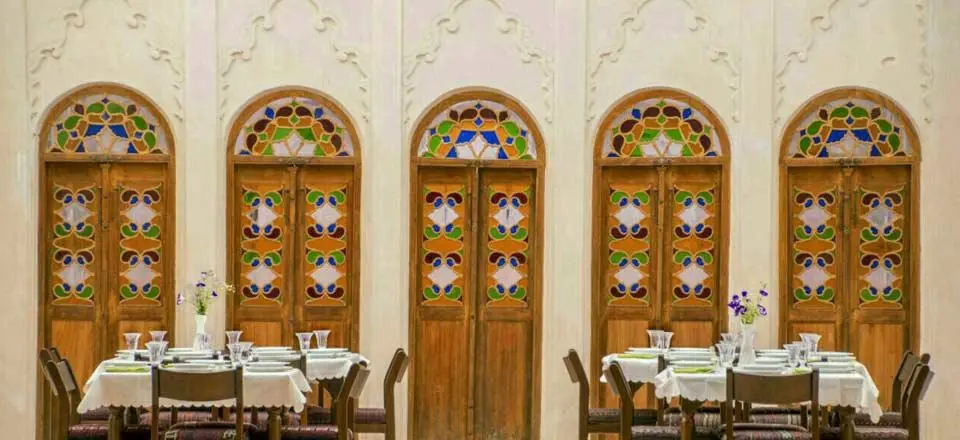 هتل سنتی خانه آقازاده در ابرکوه