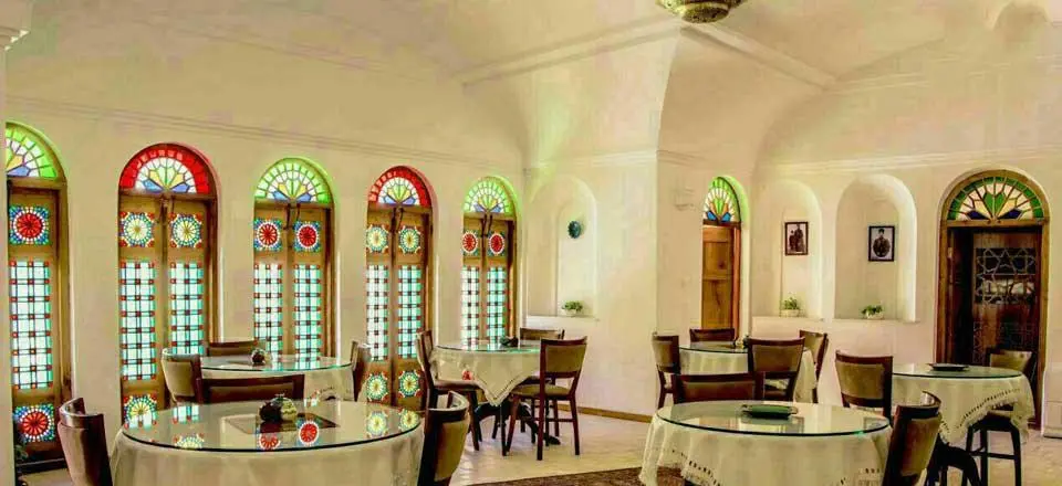 هتل سنتی خانه آقازاده در ابرکوه