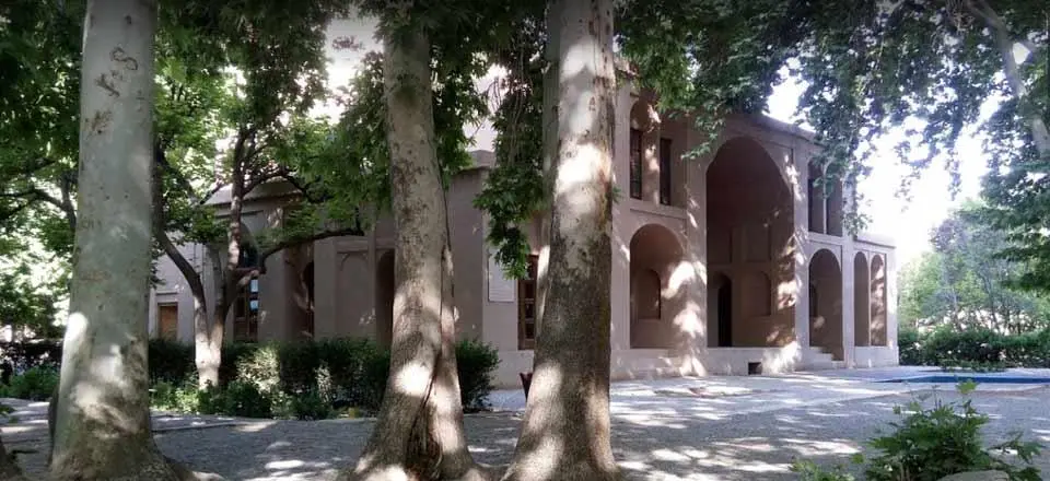اقامتگاه سنتی باغ پهلوان پور در مهریز