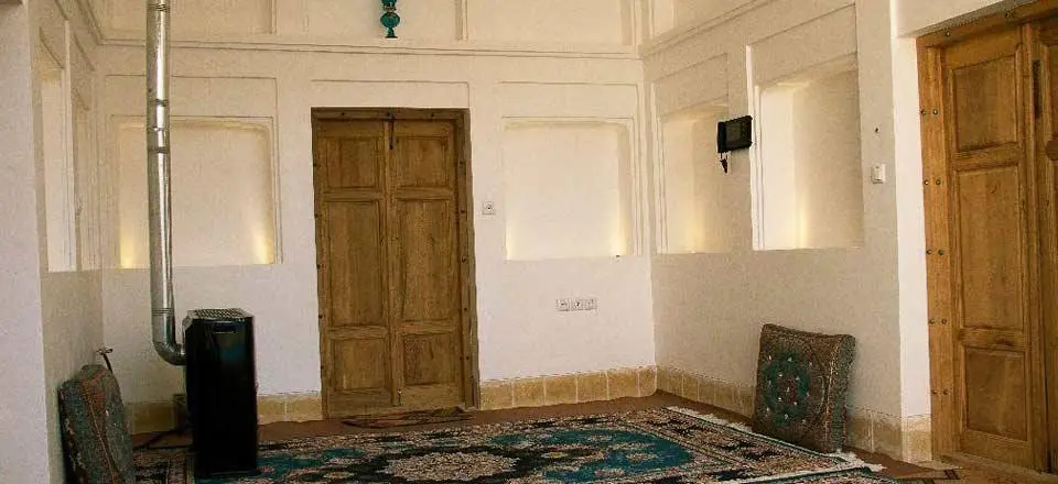 اقامتگاه بوم گردی عمارت قاجاریه کدخدا مهریز