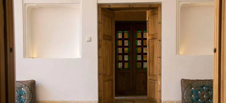 اقامتگاه بوم گردی عمارت قاجاریه کدخدا مهریز