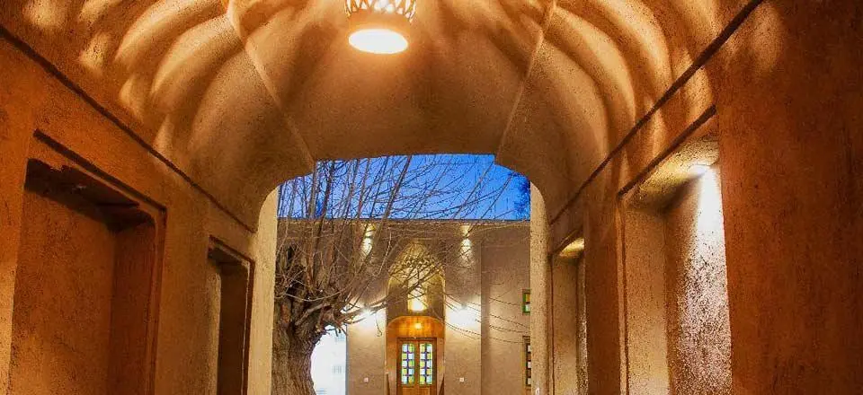 اقامتگاه بوم گردی عمارت قاجاریه کدخدا مهریز
