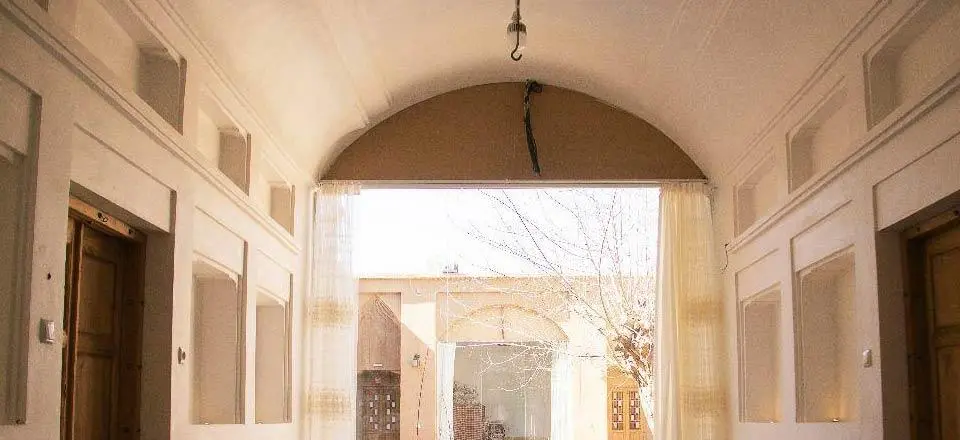 اقامتگاه بوم گردی عمارت قاجاریه کدخدا مهریز