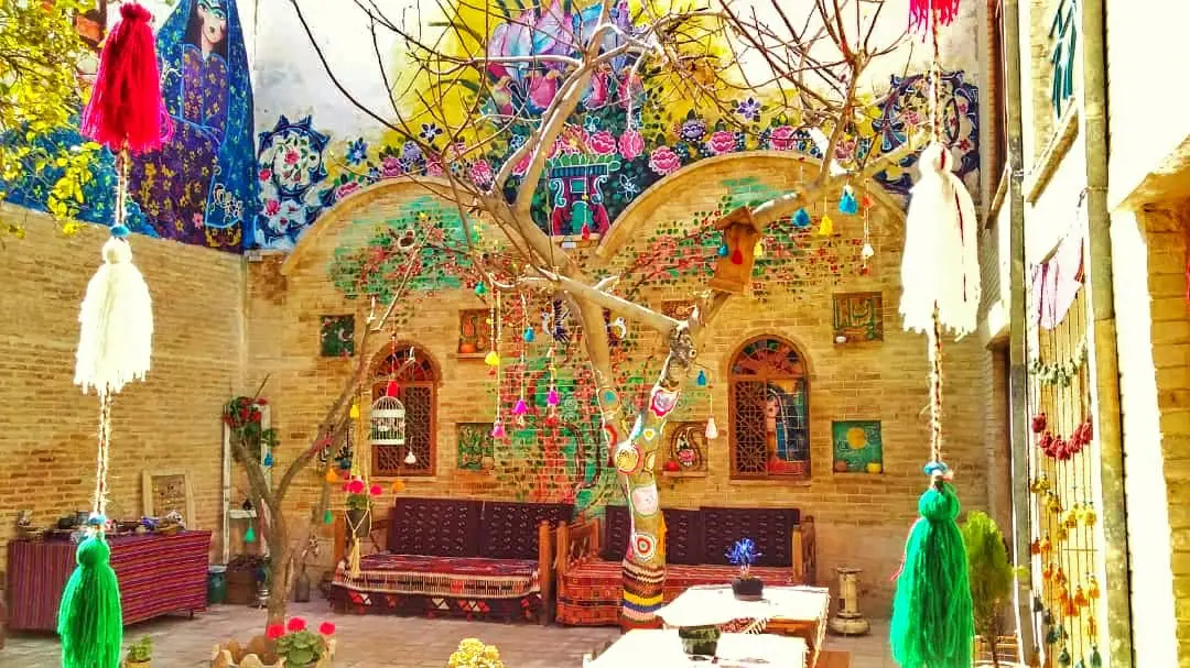 بوم گردی ماه سلطان در شیراز