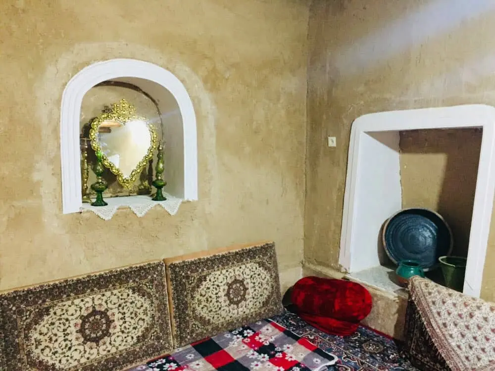سوئیت  بوم گردی آتشکده کهن در محلات