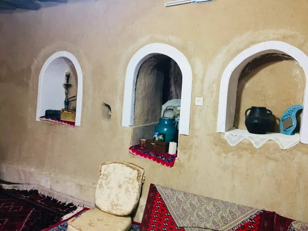 سوئیت  بوم گردی آتشکده کهن در محلات