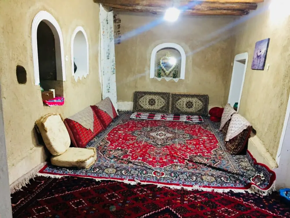 سوئیت  بوم گردی آتشکده کهن در محلات