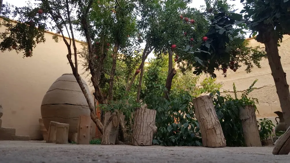 اجاره اقامتگاه بوم گردی خانه ناصر لشکر در دامغان