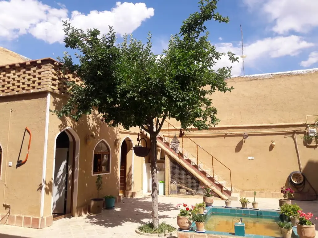 اجاره اقامتگاه بوم گردی دهق نجف آباد