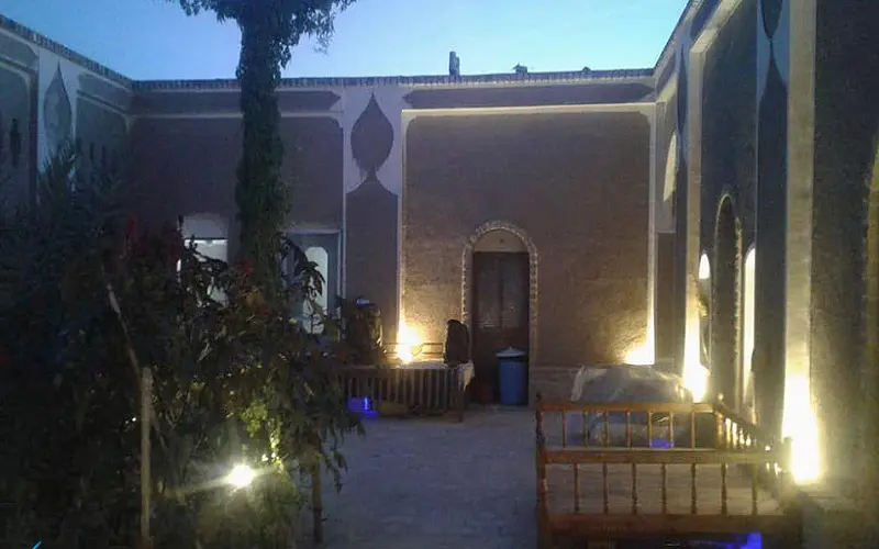 اقامتگاه بوم گردی کاروان در خور و بیابانک
