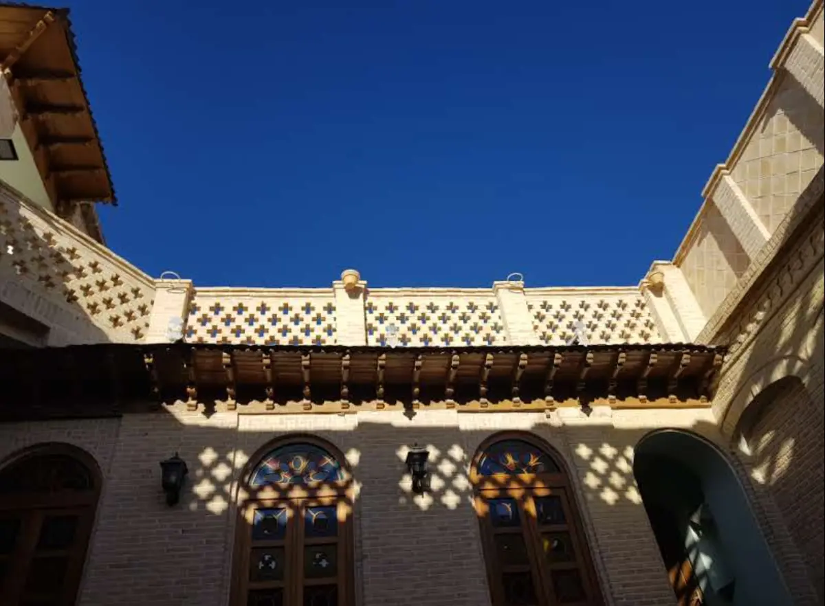 اقامتگاه سنتی سپهری در شیراز