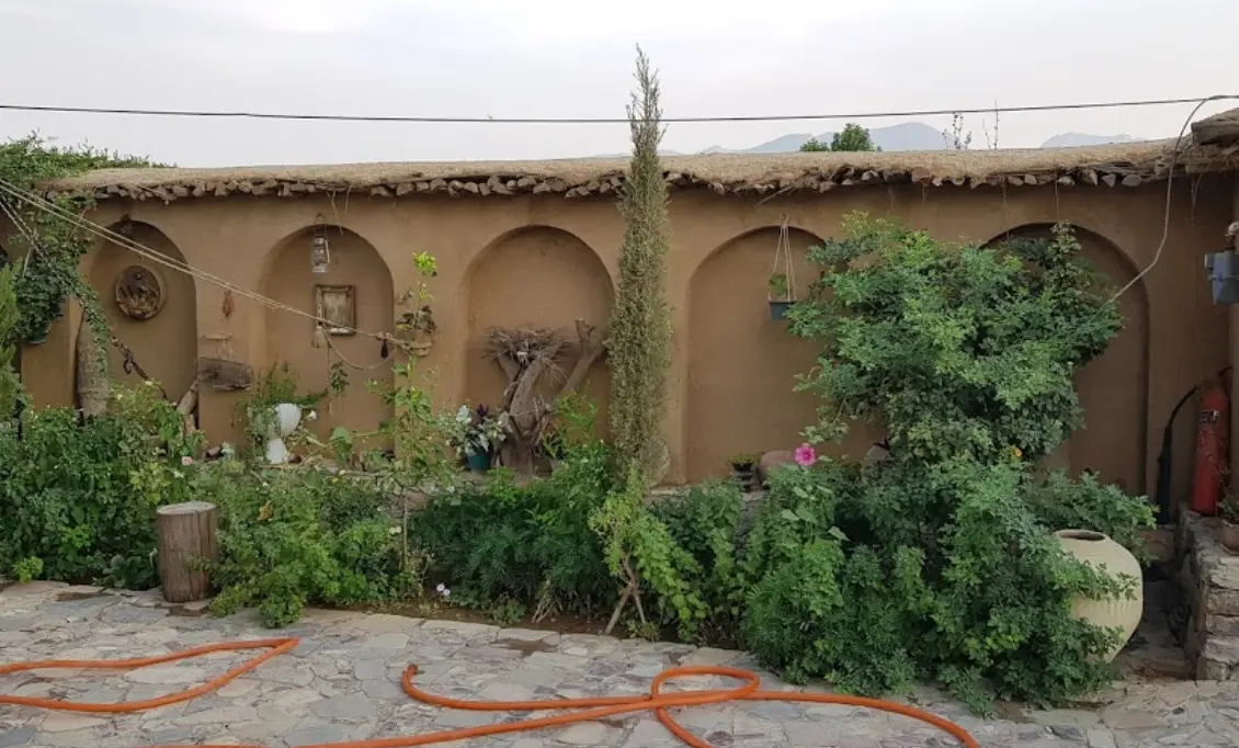 اجاره اقامتگاه بوم گردی خان دایی در استهبان