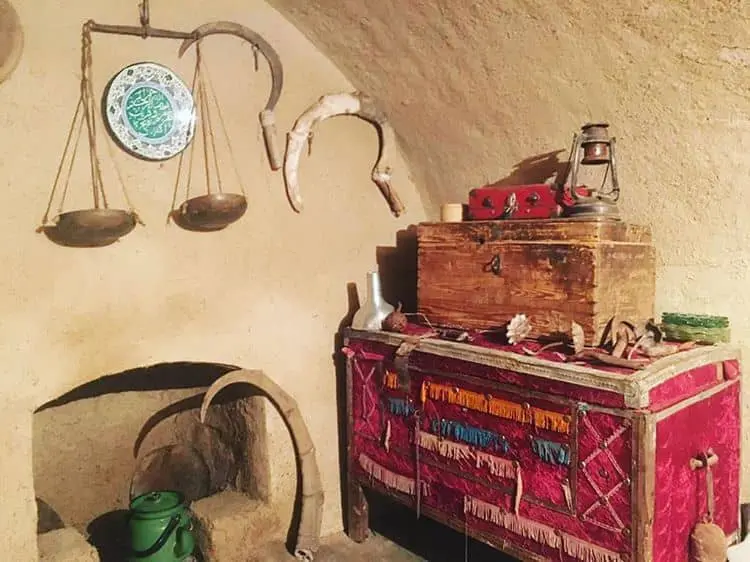 اقامتگاه بوم گردی سروناز بوانات
