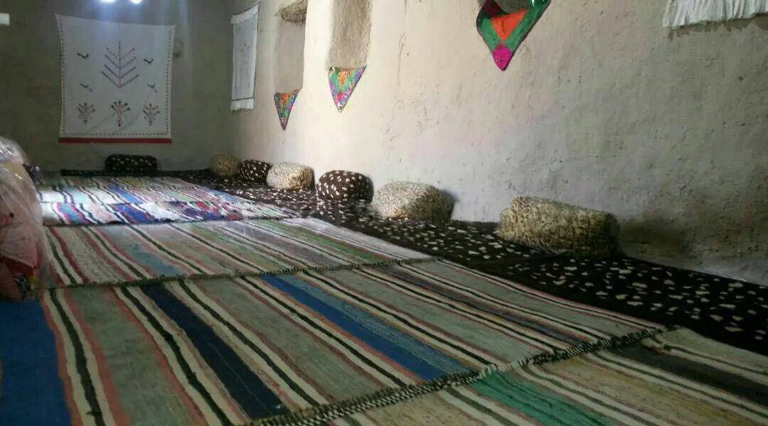 اقامتگاه بوم گردی لایزنگان در داراب