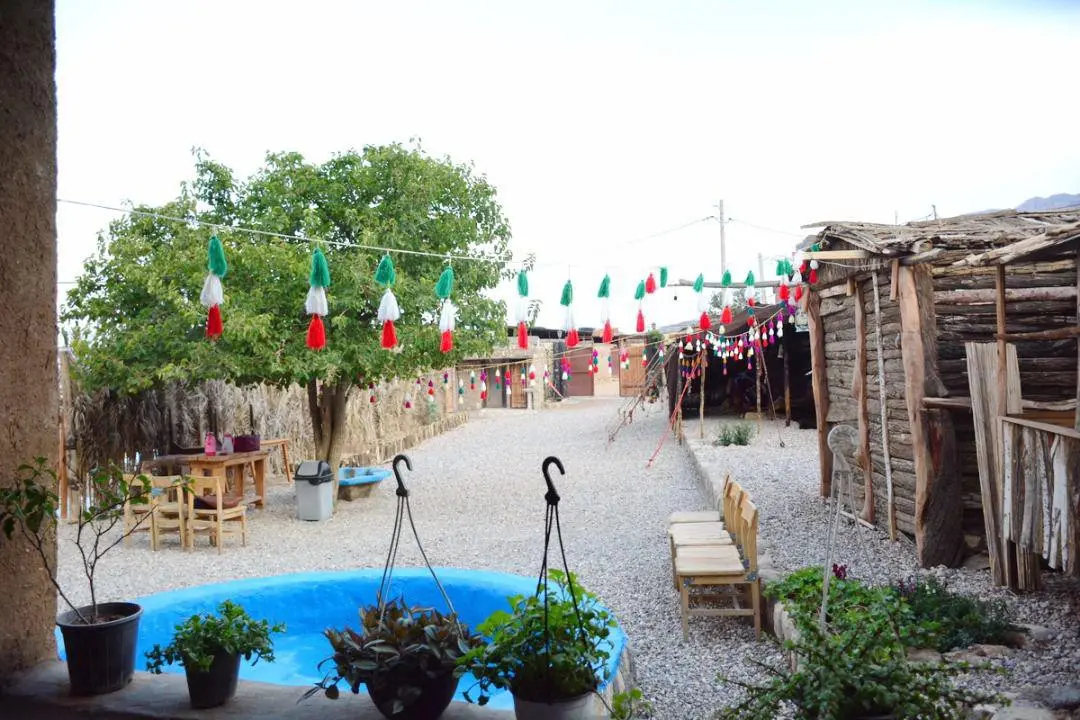 اقامتگاه بوم گردی آسمان آبی در فسا