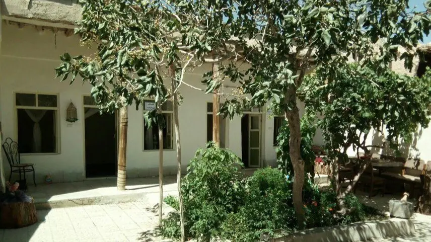 اجاره اقامتگاه بوم گردی ایزدمهر آباده