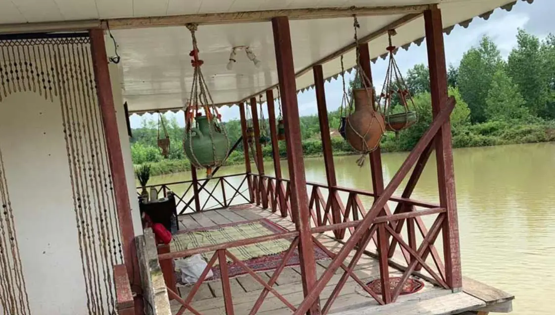 اقامتگاه ویلای آب رشت