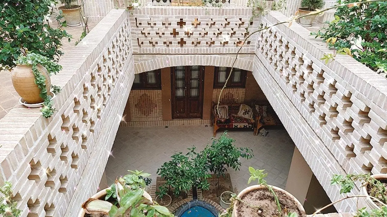 اجاره اقامتگاه سنتی یزدان گرد یزد