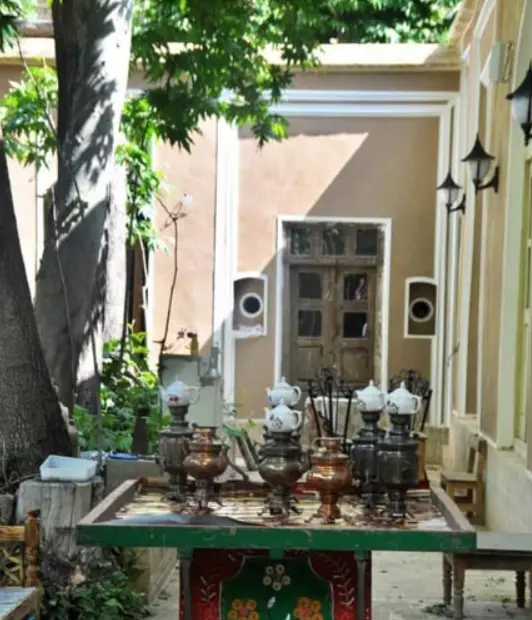 اقامتگاه عمارت صدر در مهریز