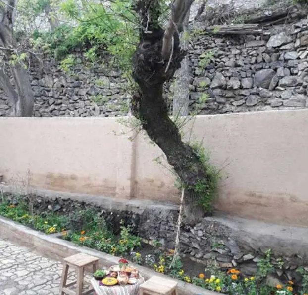 اقامتگاه آق بجی و دده در طرقبه