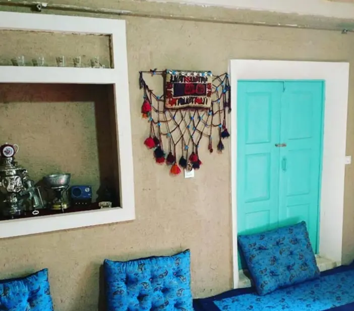اقامتگاه بوم گردی سرای گلاب لاله زار بردسیر