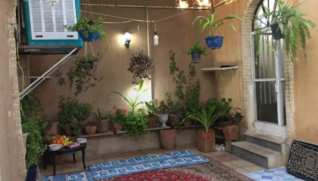 اقامتگاه بوم گردی دربست ماه بوم در ماهان