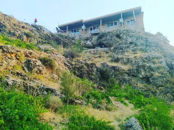 اقامتگاه بوم گردی گلاره سیروان
