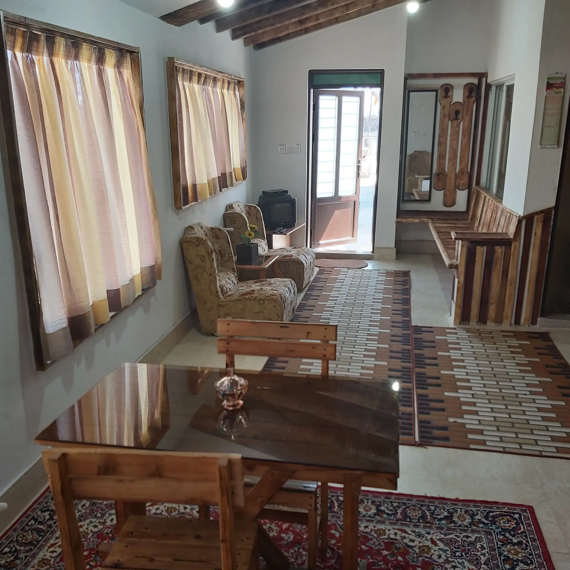 سوئیت در ساحل قو انزلی