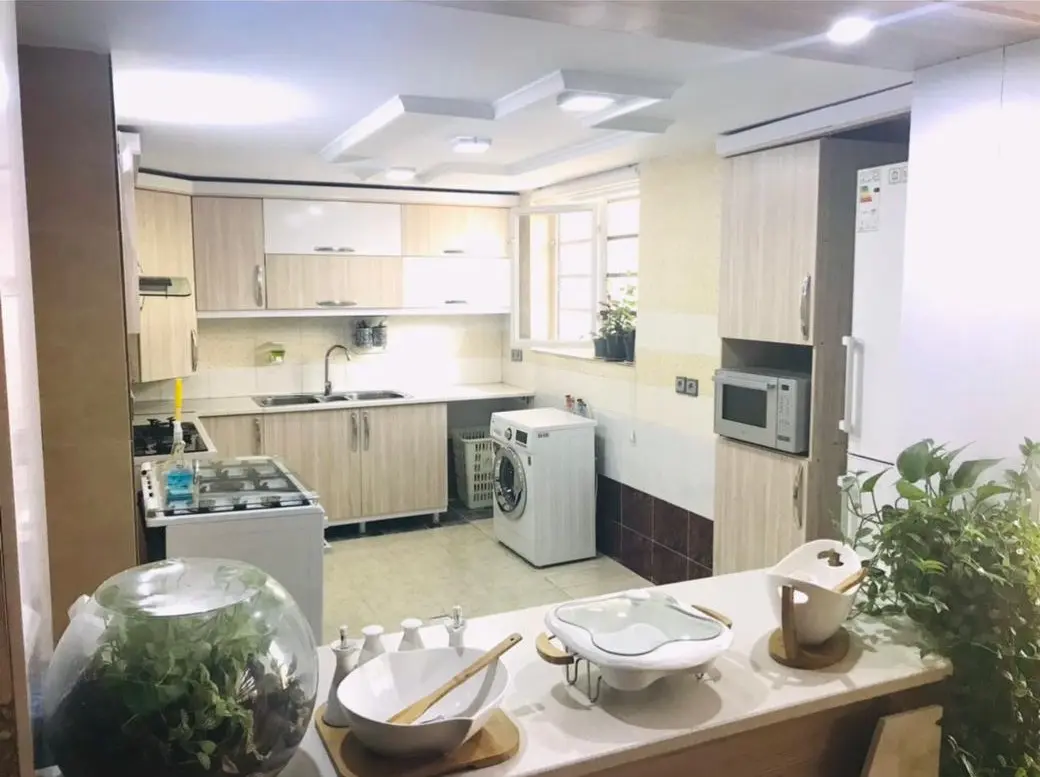 منزل دوخواب ویلایی با حیاط دلباز و پارکینگ مسقف 