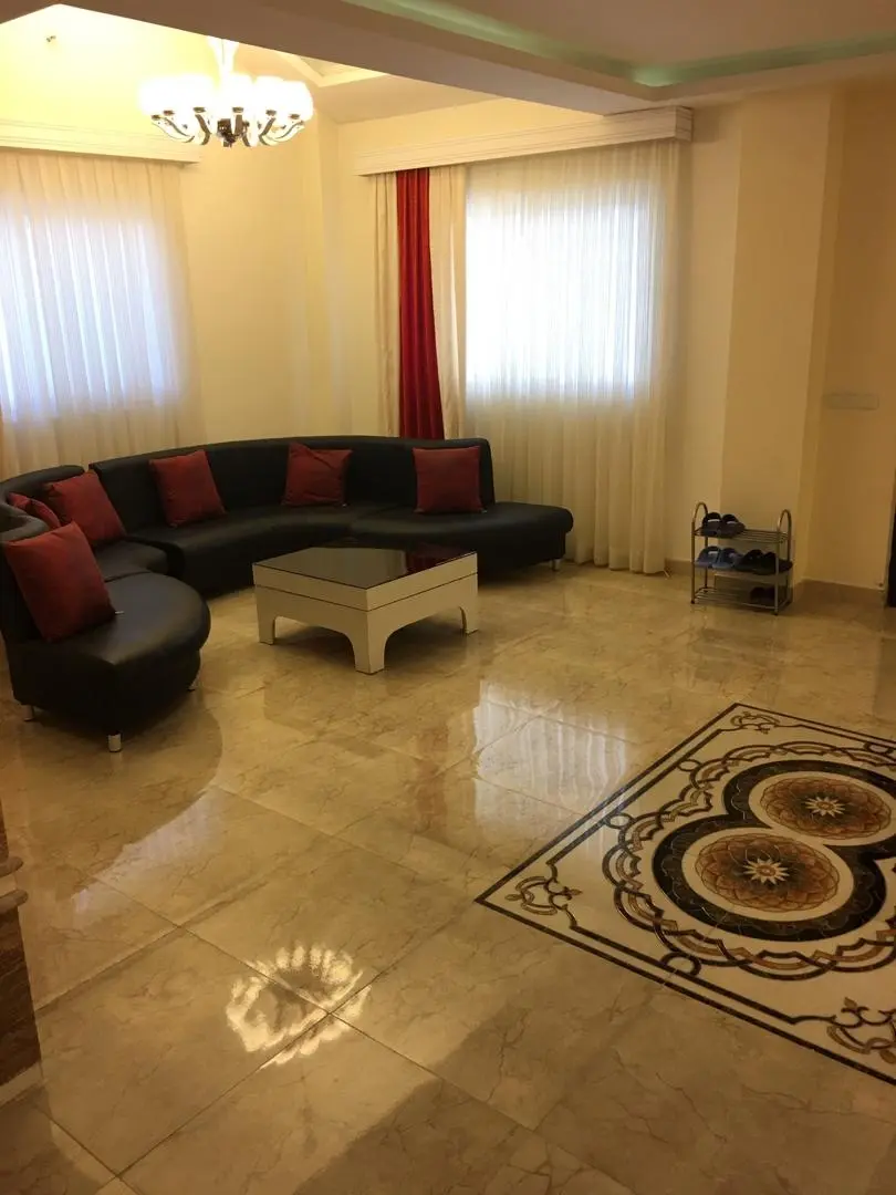 ویلا استخردار دوبلکس سفید