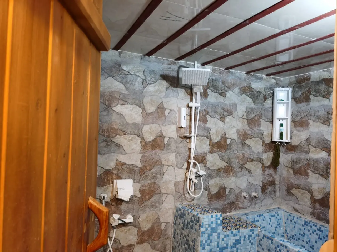 رزرو روزانه اتاق در خور و بیابانک 