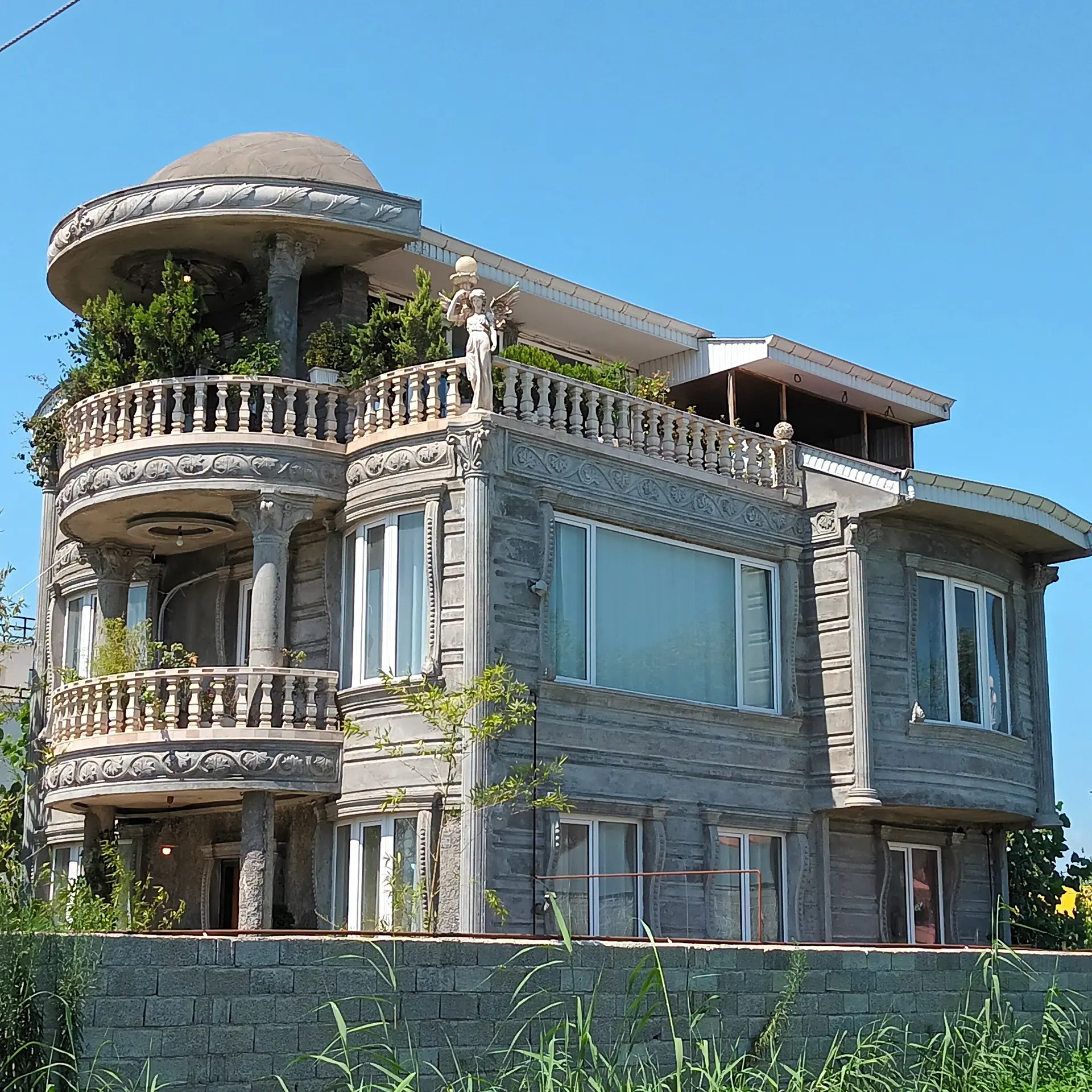 اجاره روزانه ویلای تریبلکس ساحلی چمخاله