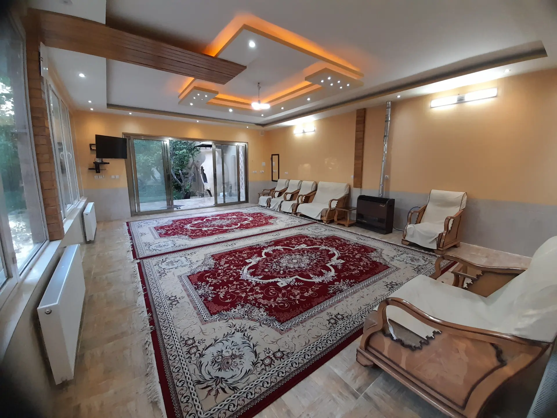 اجاره ویلا استخردار ابگرم باغ بهادران