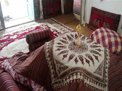 اجاره اقامتگاه بوم گردی خانه جواهری در بویین و میاندشت