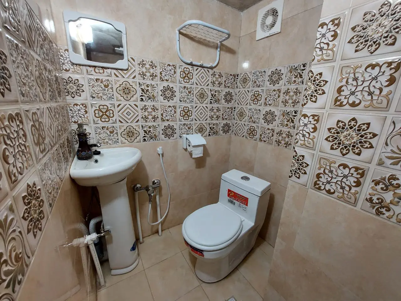 بوم گردی عمارت مهربانو در آران و بیدگل