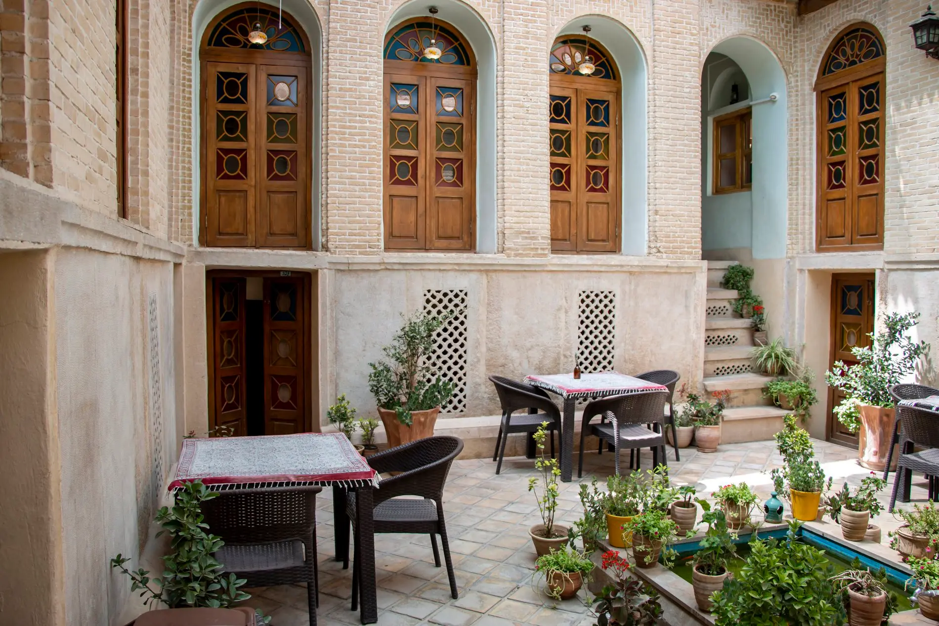اقامتگاه سنتی سپهری در شیراز
