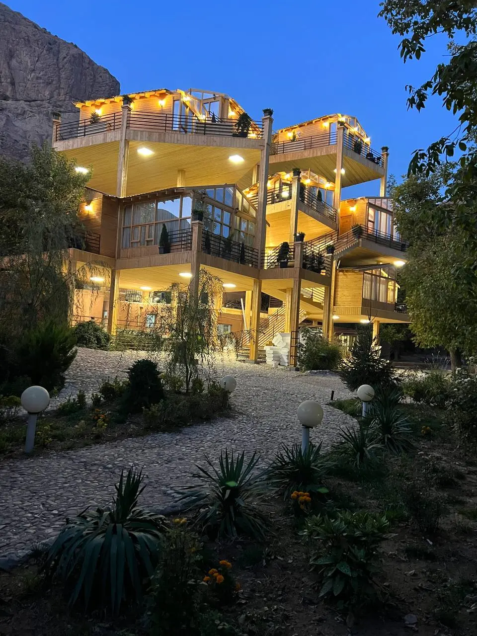 سوئیت سزان دو خوابه با جکوزی