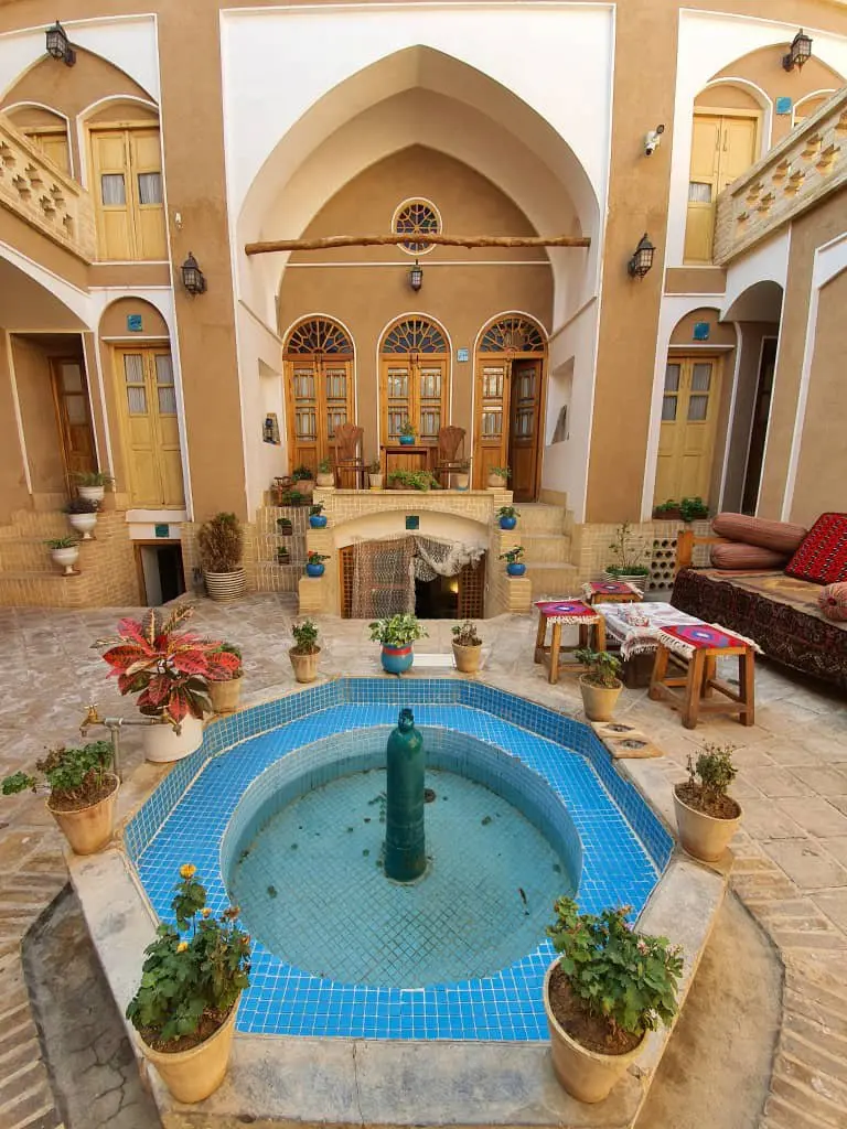اجاره بوم گردی سرای سایه در کاشان
