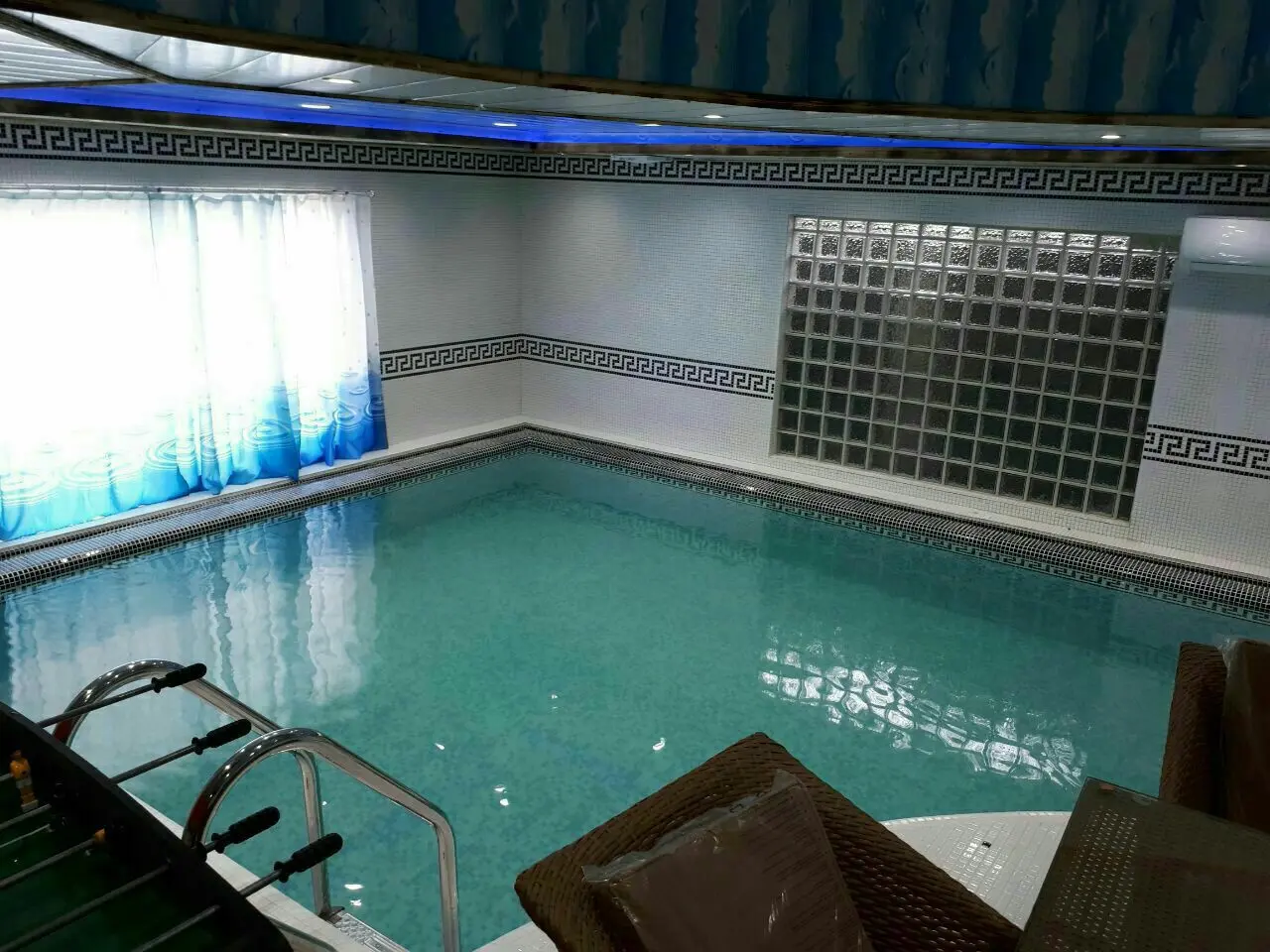 ویلا نوشهر سه خواب با استخر در ساحل