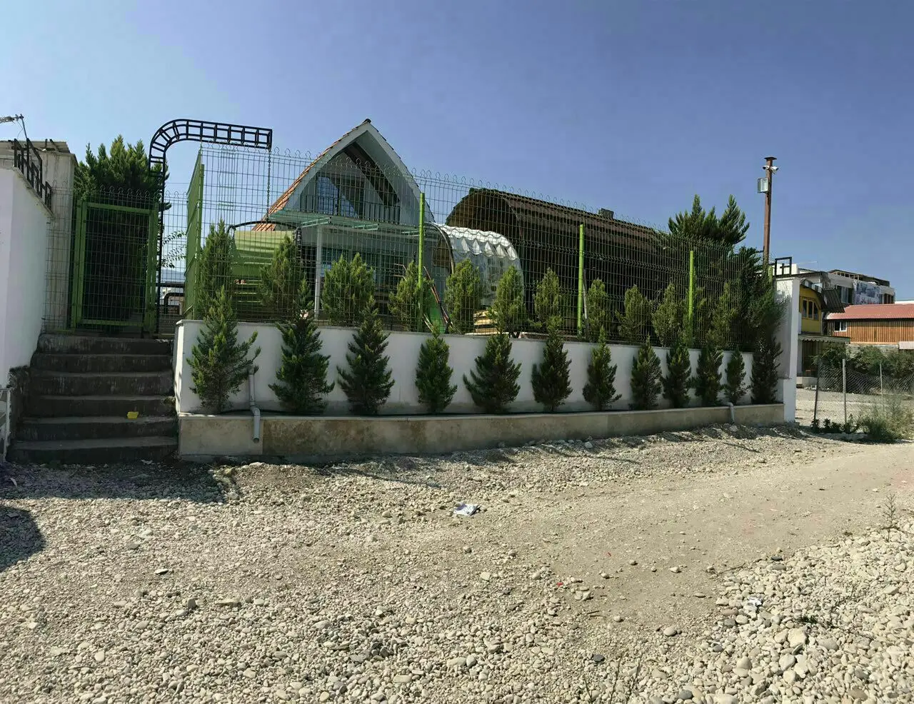 ویلا نوشهر سه خواب با استخر در ساحل