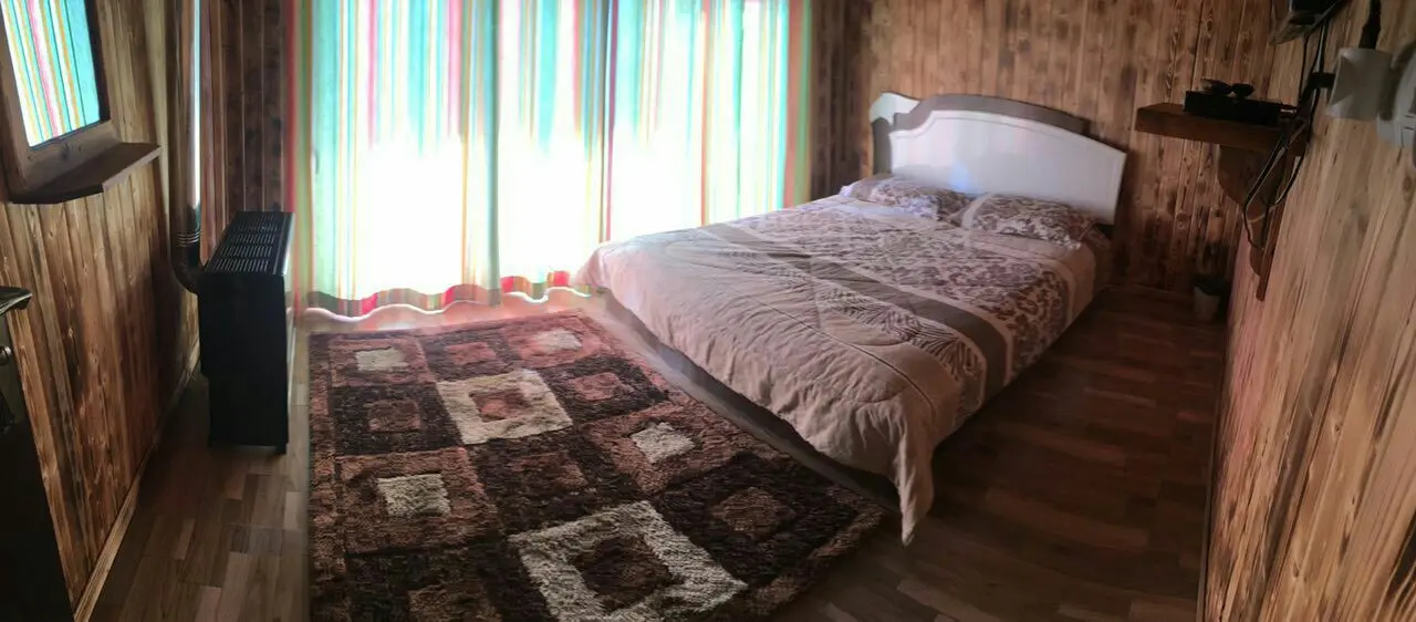 کلبه چوبی تک خواب در ساحل نوشهر