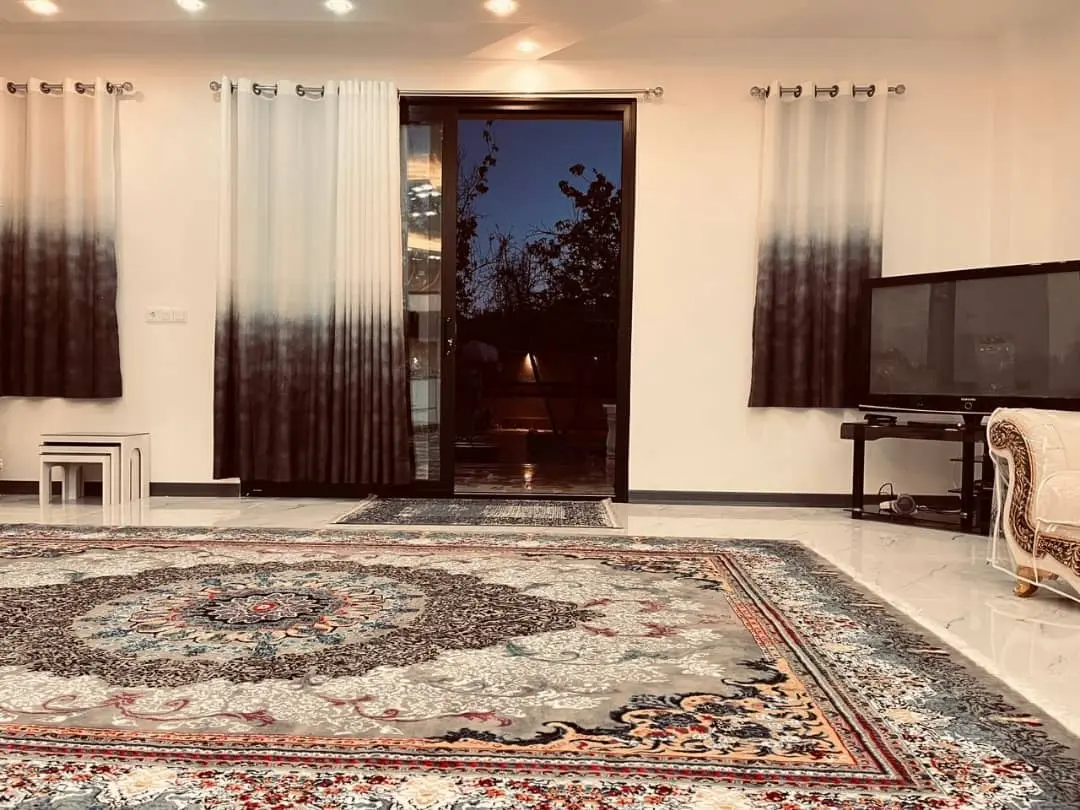اجاره ویلا استخردار در باغ بهادران اصفهان