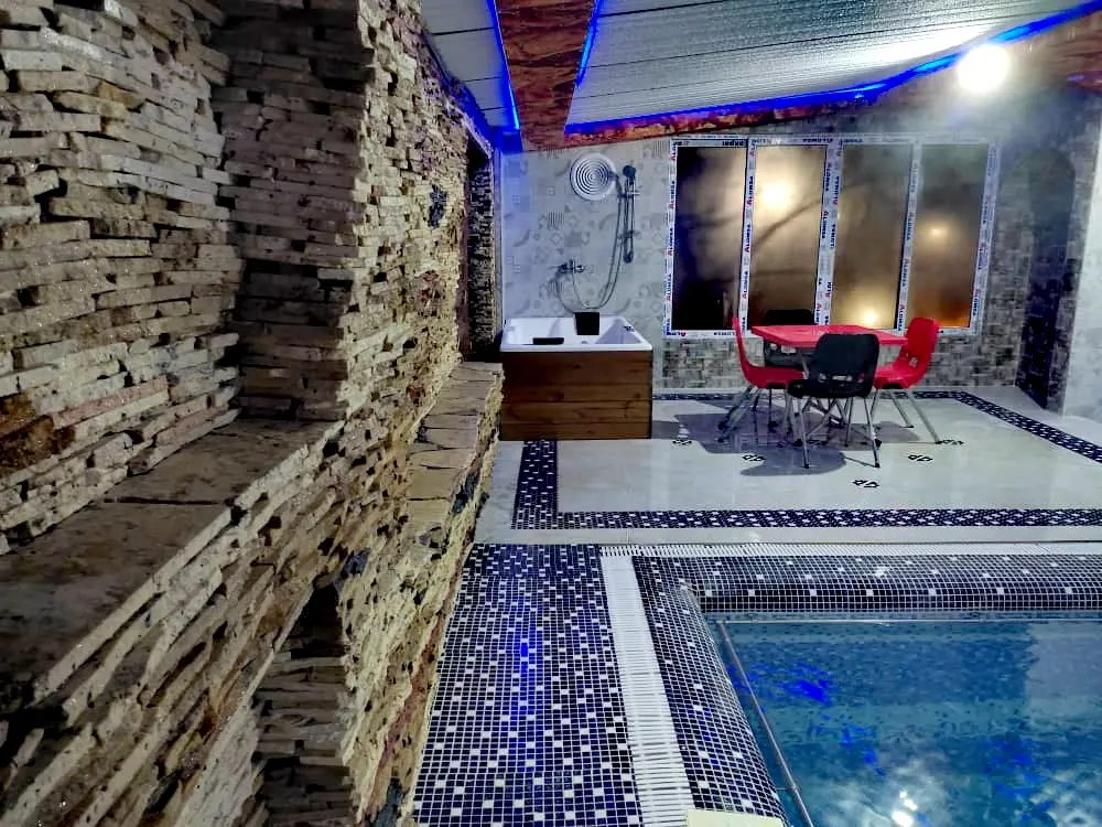 ویلای 3 خواب استخر دار لوکس باغ بهادران