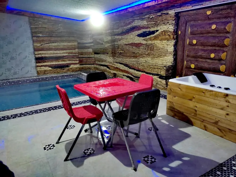 ویلای 3 خواب استخر دار لوکس باغ بهادران
