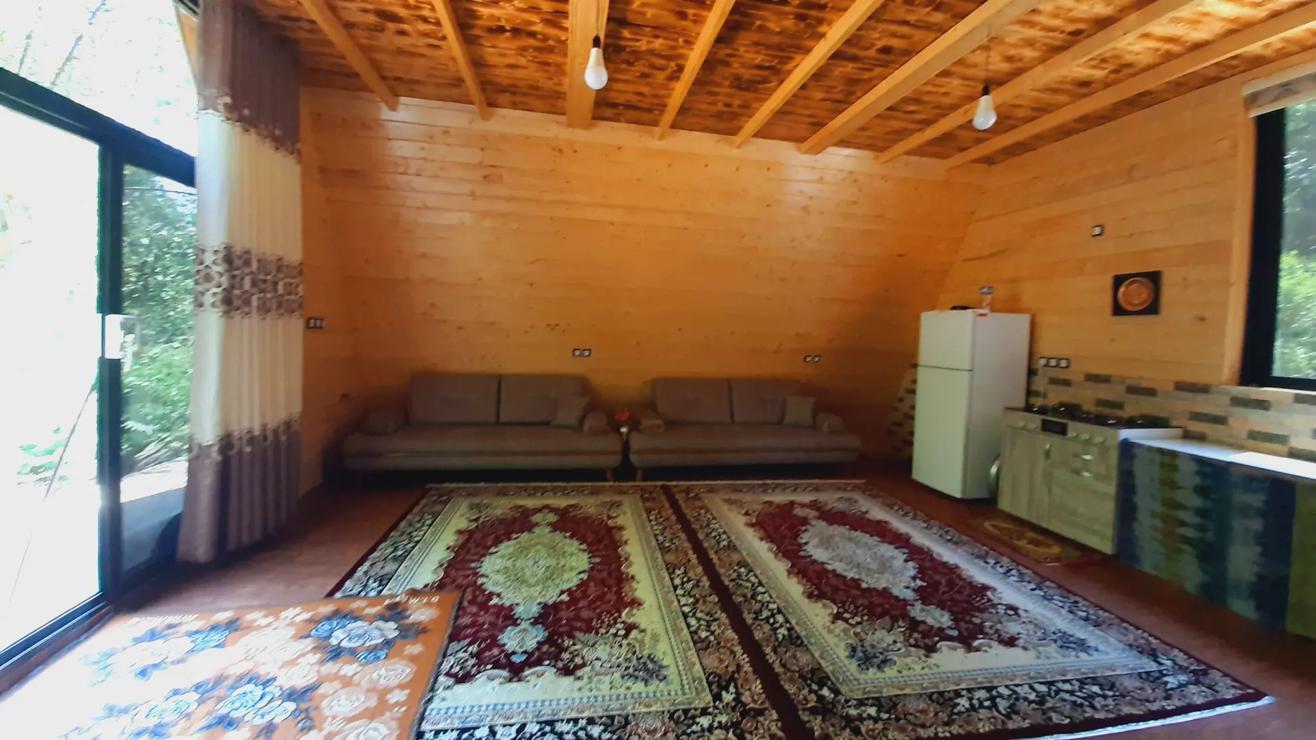 کلبه سوییسی جاده اسالم به خلخال 
