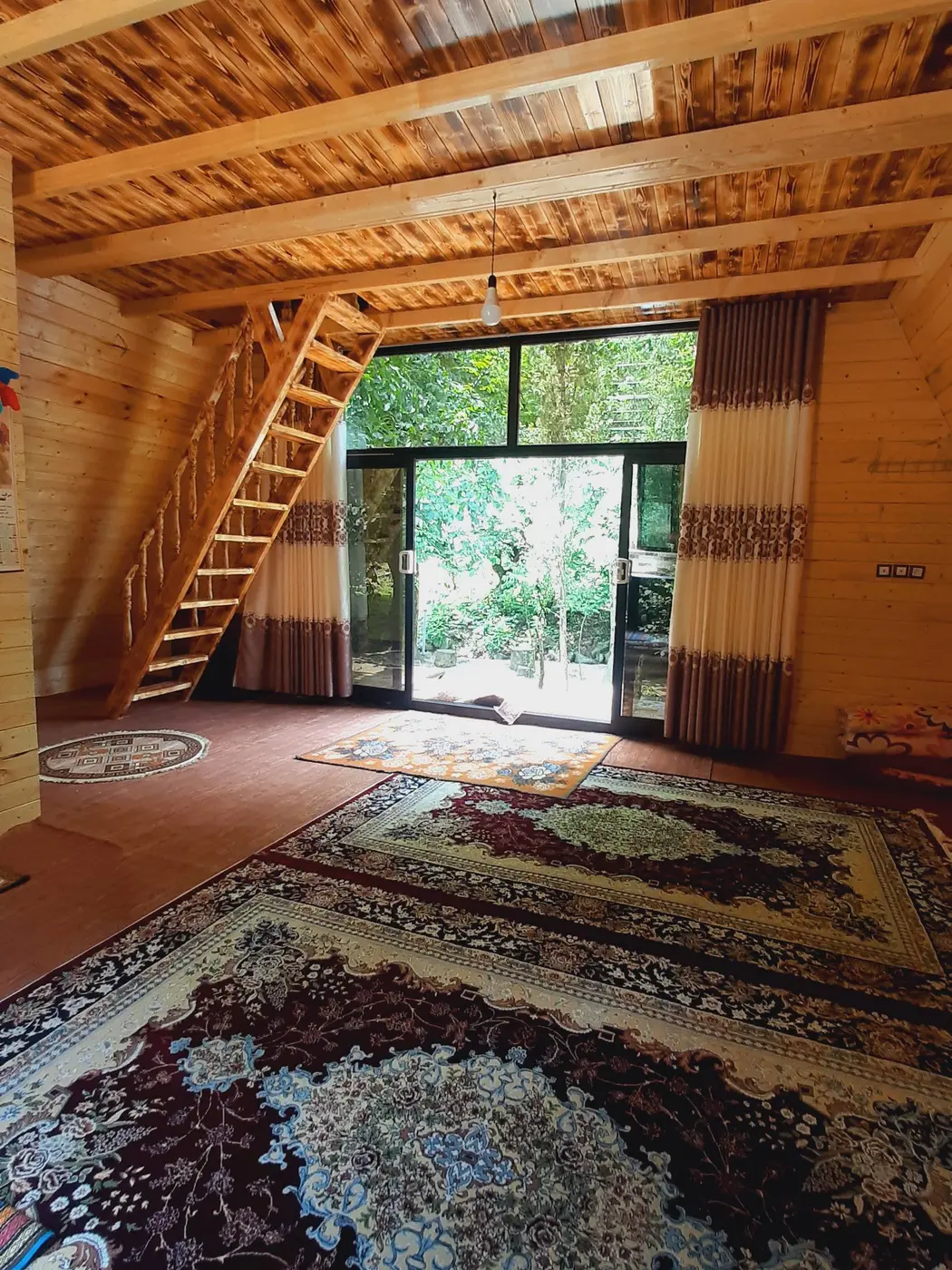 کلبه سوییسی جاده اسالم به خلخال 